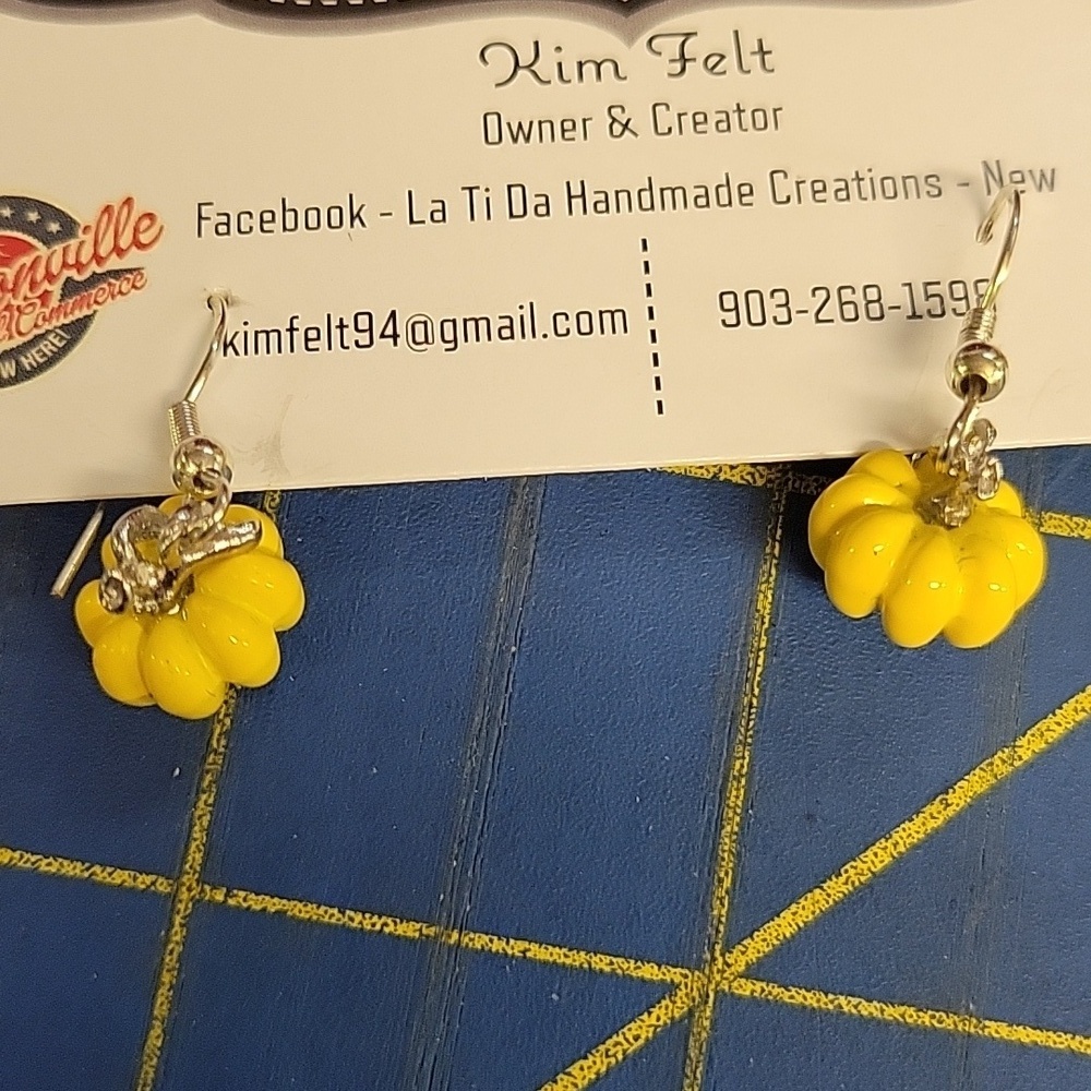 Ceramic Pumpkin Silver Tone Earrings Fall Autumn Thanksgiving Yellow